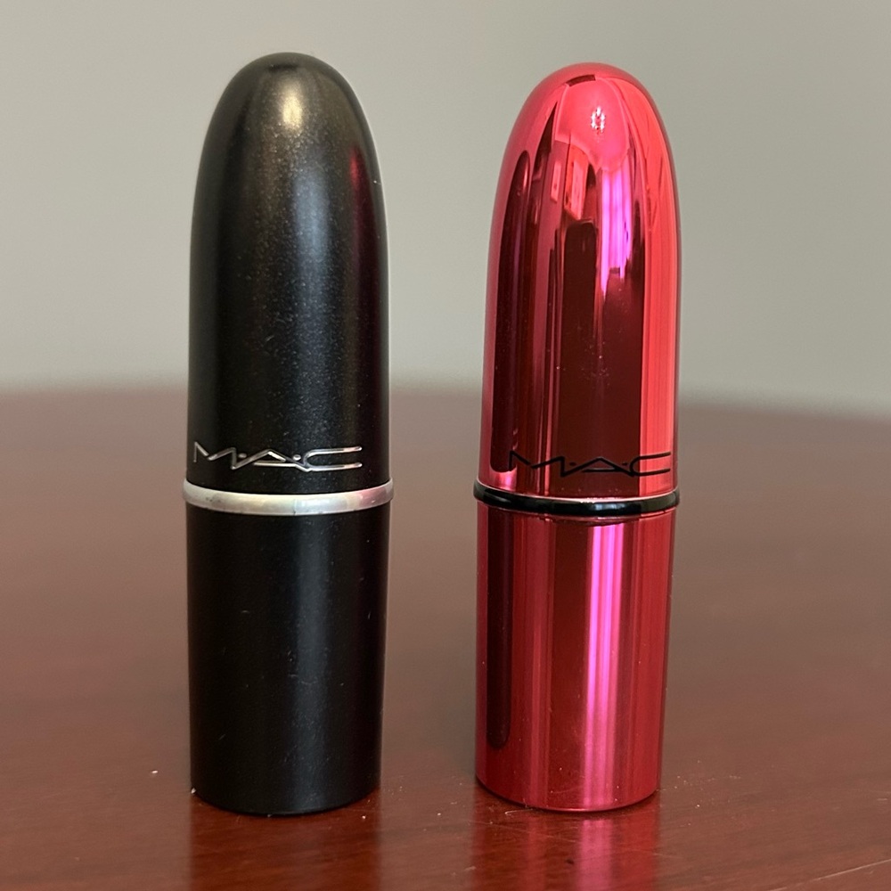 Set of 2 Brand New Mini MAC Lipstick - Diva and Blume